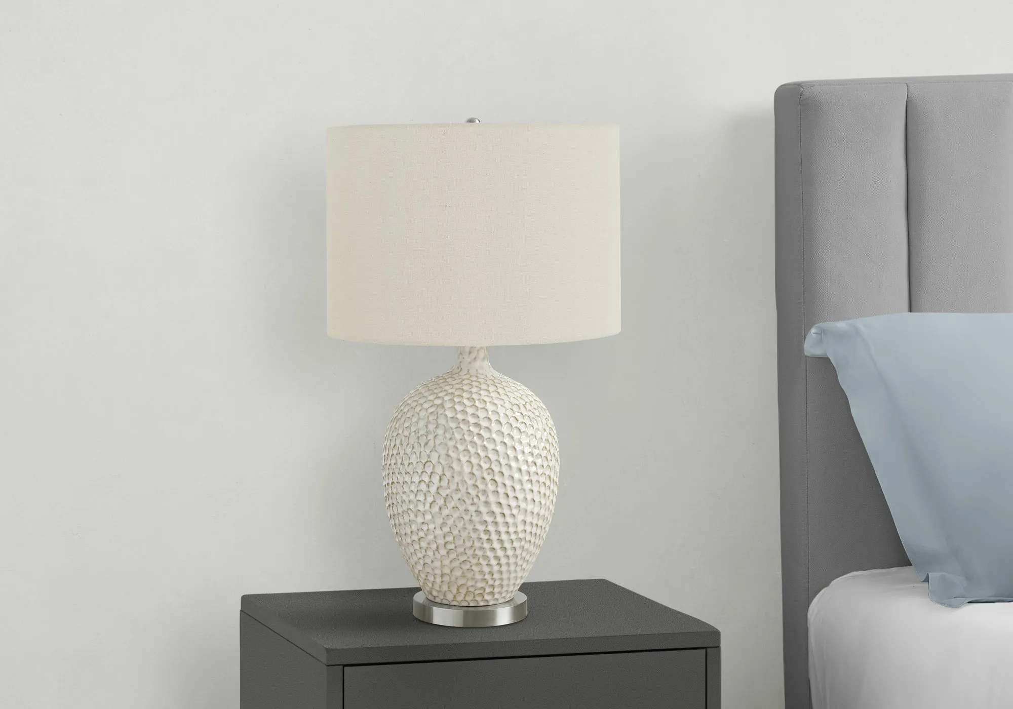 Glowing Elegance: Cream Ceramic Table Lamp - Illuminate your space! 28"H